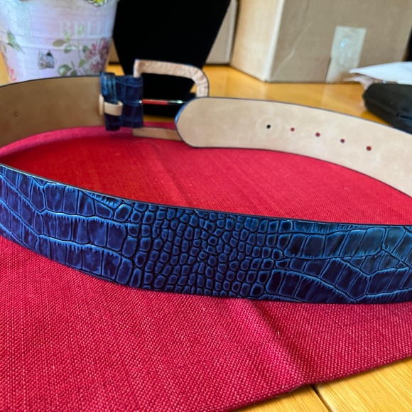 🐊GORGEOUS W KLEINBERG CROCODILE EMBOSSED BLUE BELT IN BLUE SIZE MEDIUM🐊 - Picture 5 of 12